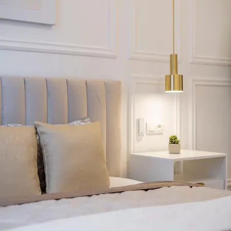 Exclusive & Prestigious W/ Balcony Appartement *