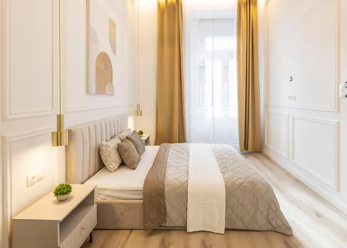 Appartement Exclusive & Prestigious W/ Balcony *