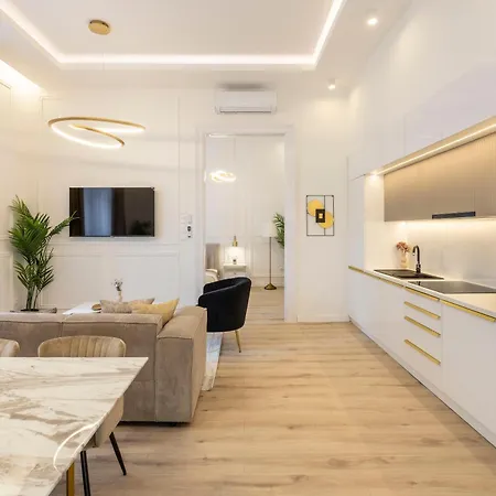Exclusive & Prestigious W/ Balcony Budapest