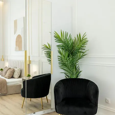 Exclusive & Prestigious W/ Balcony