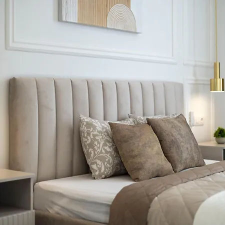 Exclusive & Prestigious W/ Balcony *