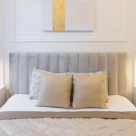 Exclusive & Prestigious W/ Balcony