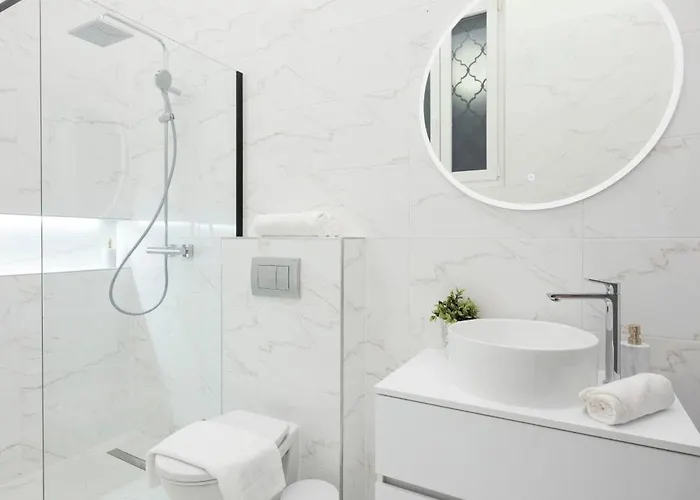 Exclusive & Prestigious W/ Balcony Appartamento