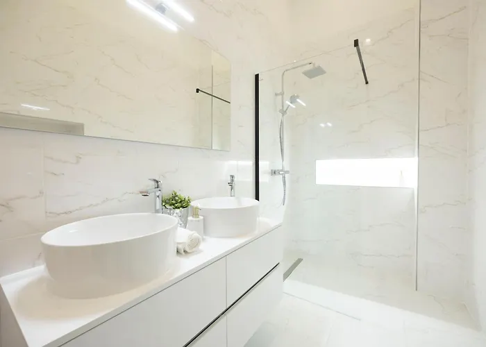 아파트 Exclusive & Prestigious W/ Balcony 부다페스트