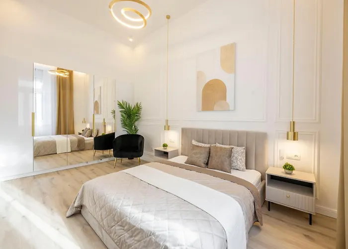 Exclusive & Prestigious W/ Balcony 아파트 부다페스트