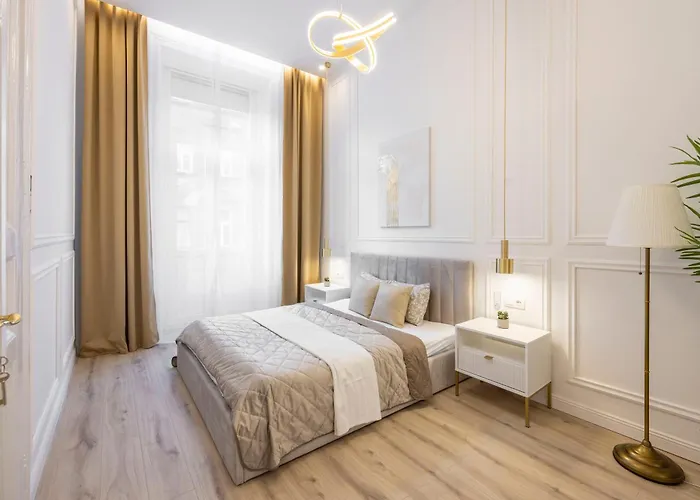 Exclusive & Prestigious W/ Balcony Appartamento