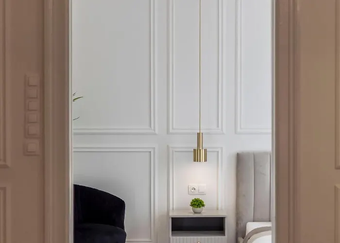 Exclusive & Prestigious W/ Balcony Апартаменты