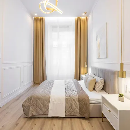 Exclusive & Prestigious W/ Balcony Lägenhet