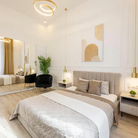 Exclusive & Prestigious W/ Balcony Lägenhet Budapest