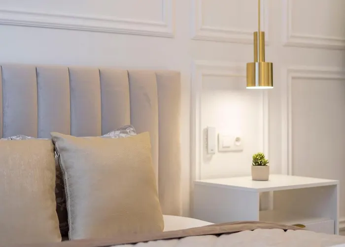 Exclusive & Prestigious W/ Balcony Apartament *